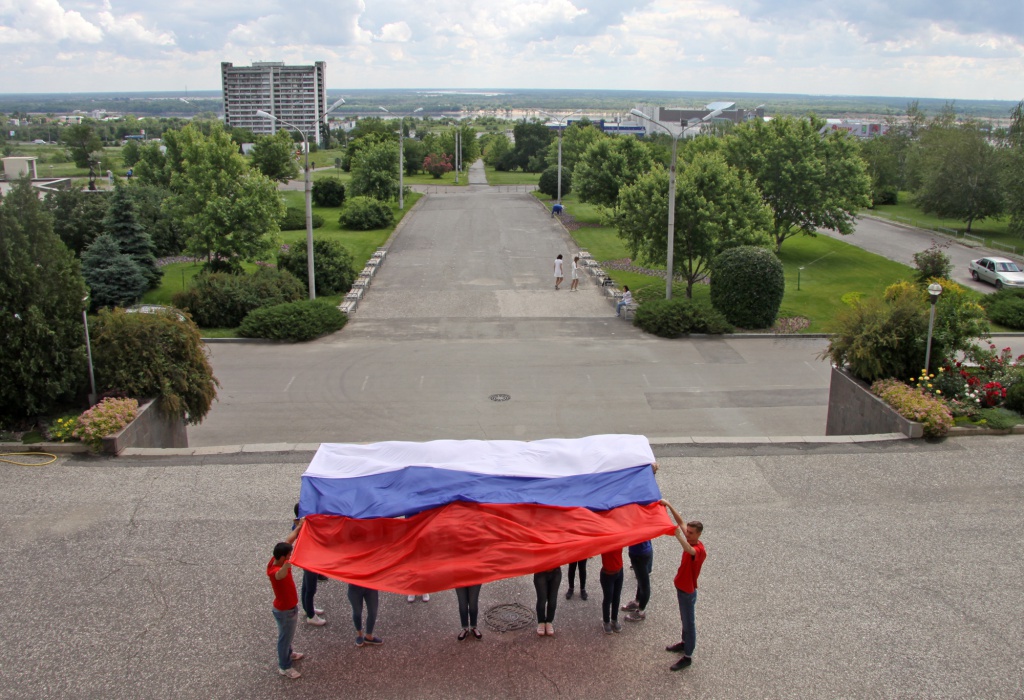 Студенты ВолГУ присоединились к празднованию Дня России (3).JPG